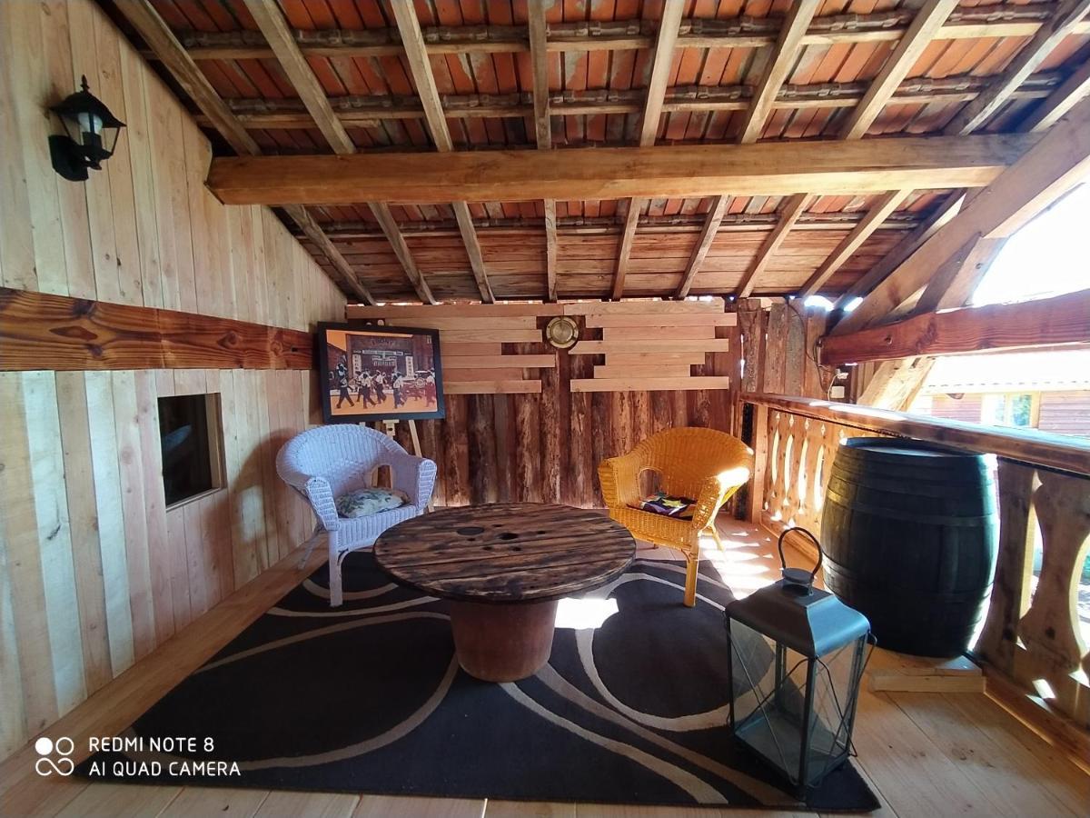 La Posada Hotel Ambierle Bagian luar foto