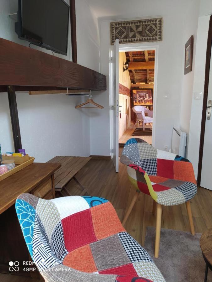 La Posada Hotel Ambierle Bagian luar foto